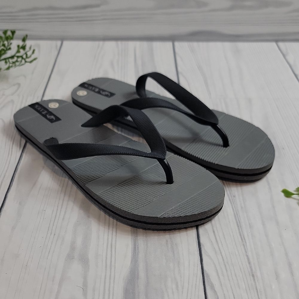 Wave Gray and Black Flip Flops Mens Size 8